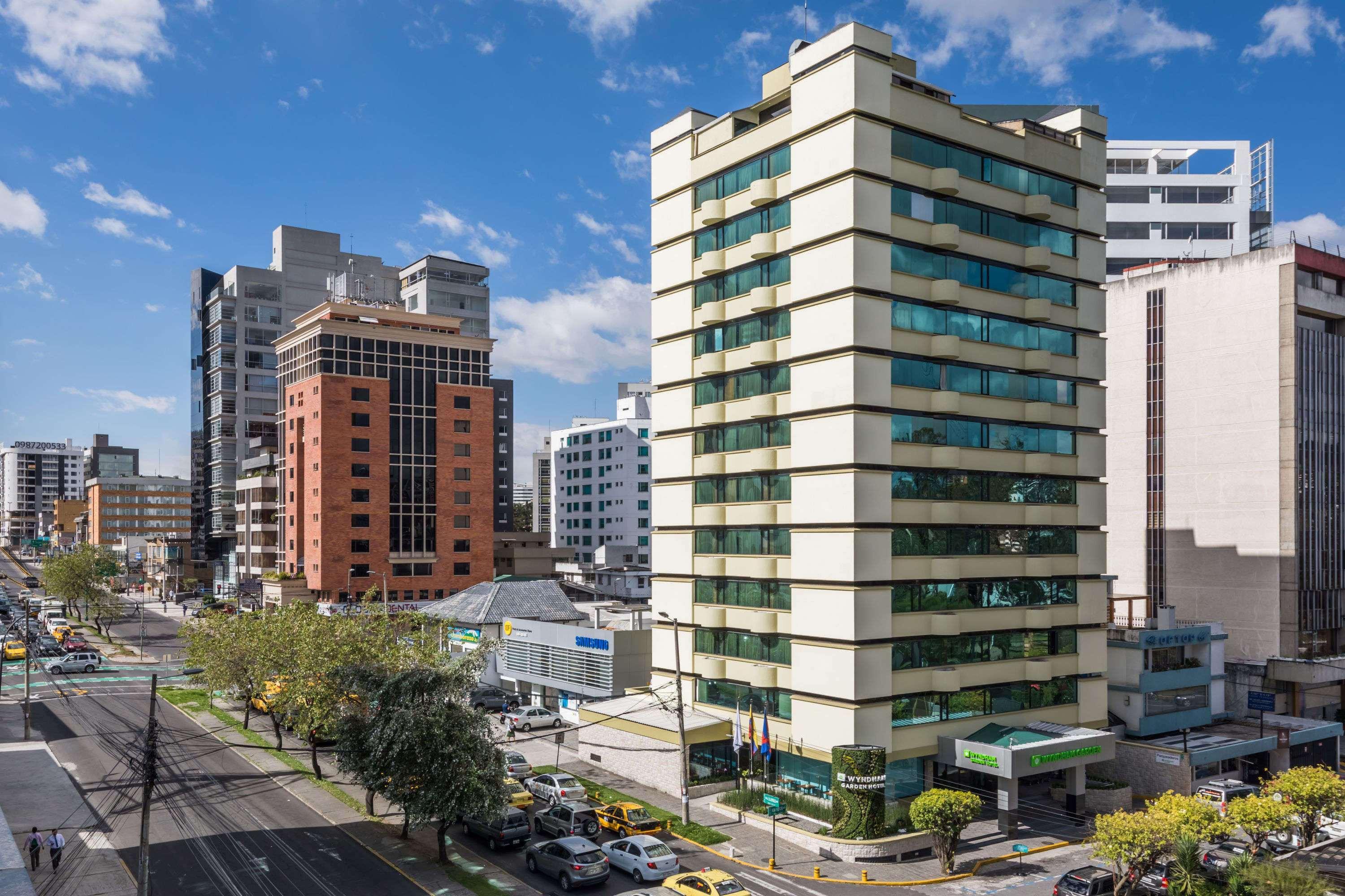 Wyndham Garden Quito Hotel Exterior photo