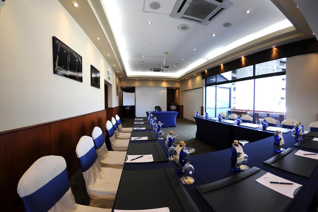 Wyndham Garden Quito Hotel Exterior photo