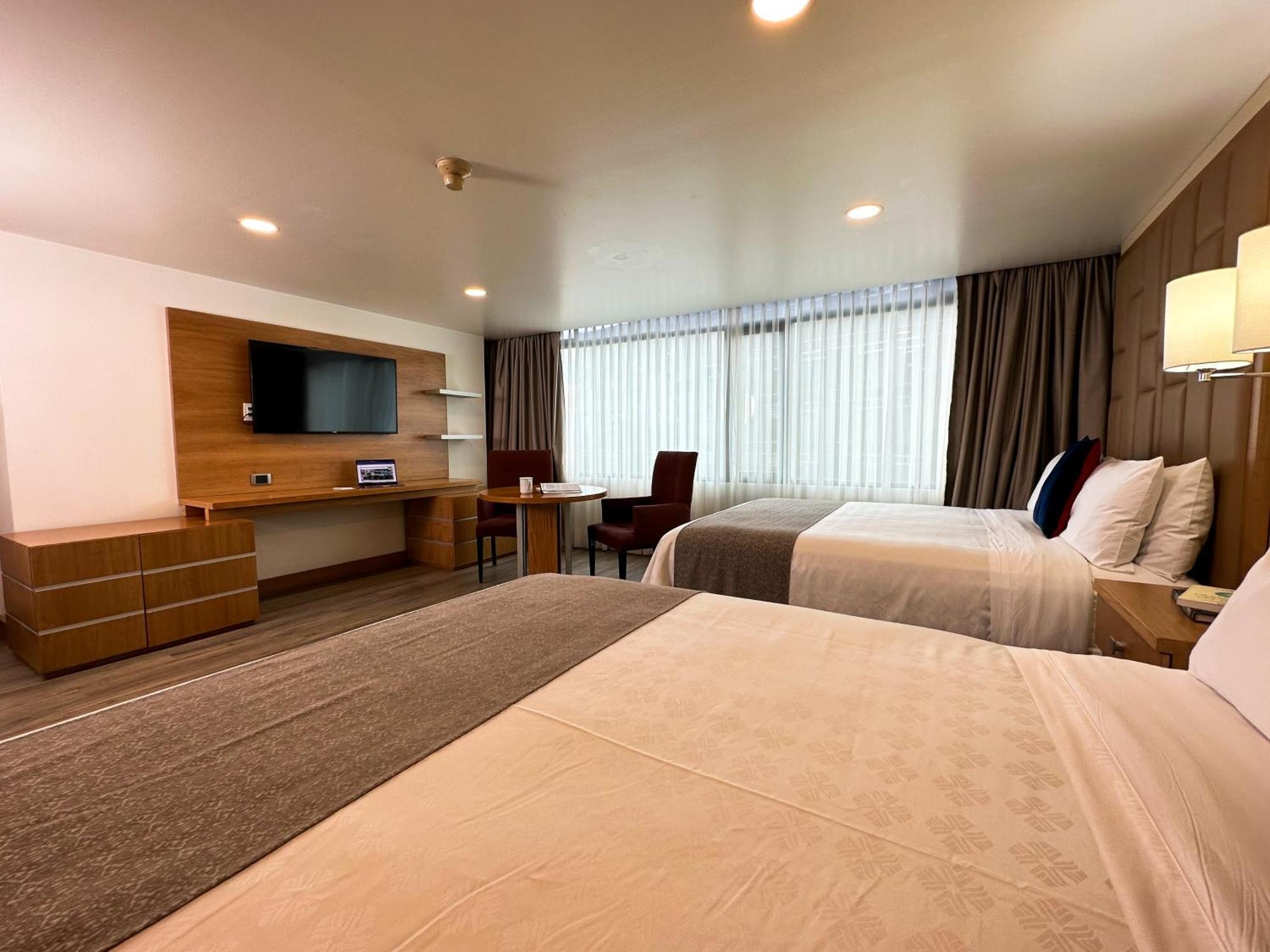 Wyndham Garden Quito Hotel Exterior photo