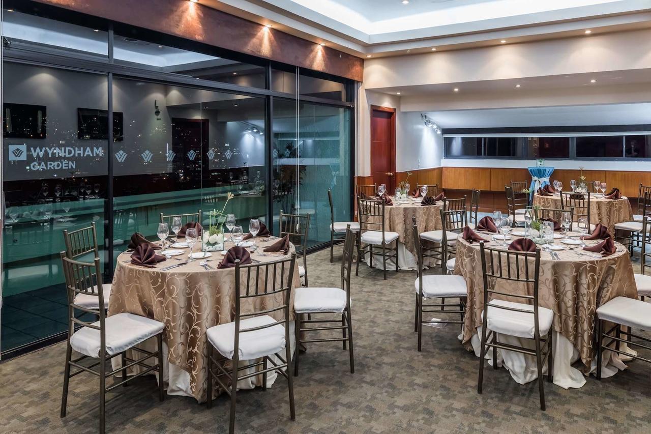 Wyndham Garden Quito Hotel Exterior photo