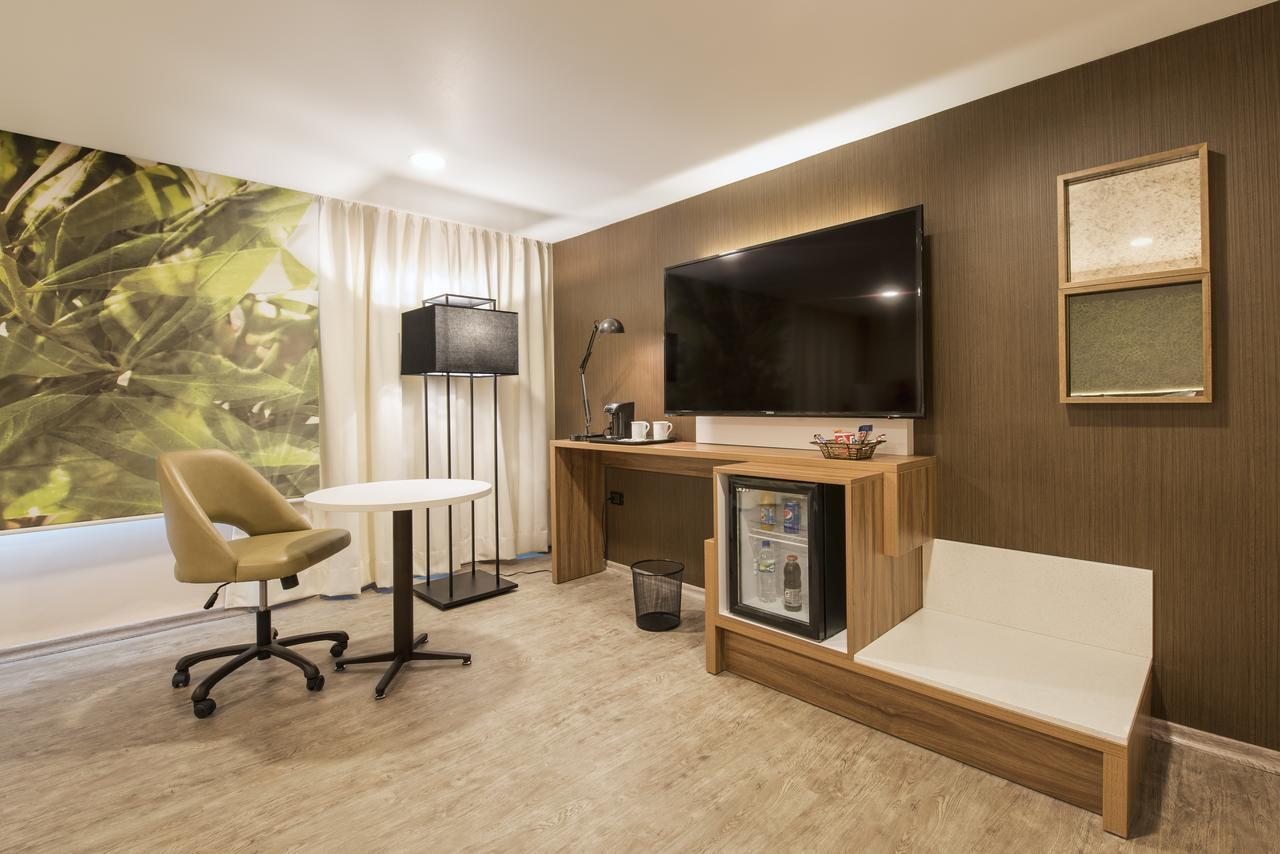 Wyndham Garden Quito Hotel Exterior photo