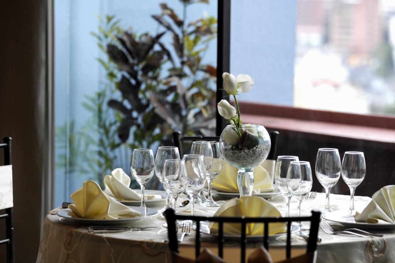 Wyndham Garden Quito Hotel Exterior photo